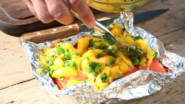 Mangosalsa og grillet laks Mangosalsa og grillet laks