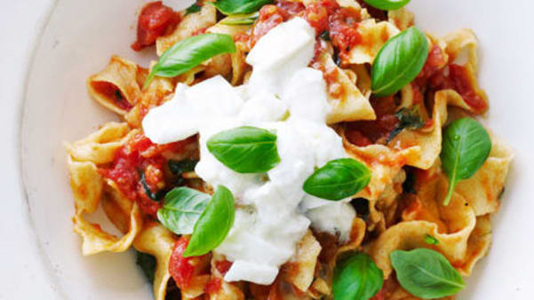 Pasta med tomatsaus og fetaost Pasta med tomatsaus og fetaost