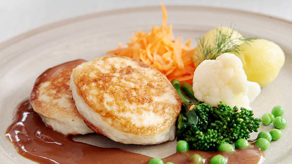 Lofoten fiskekaker med brun saus Lofoten fiskekaker med brun saus