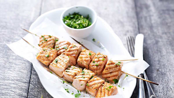 Grillet laks på spyd med gremolata Grillet laks på spyd med gremolata