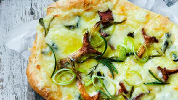 Pizza med kantarell og rosmarin Pizza med kantarell og rosmarin