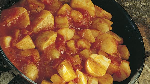 Poteter i tomatsaus til tapas Poteter i tomatsaus til tapas