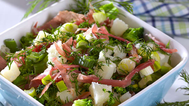 Salat med poteter, brokkoli og dill Salat med poteter, brokkoli og dill