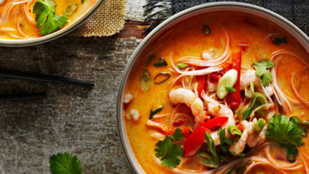 Nudelsuppe med reker og kokosmelk Nudelsuppe med reker og kokosmelk