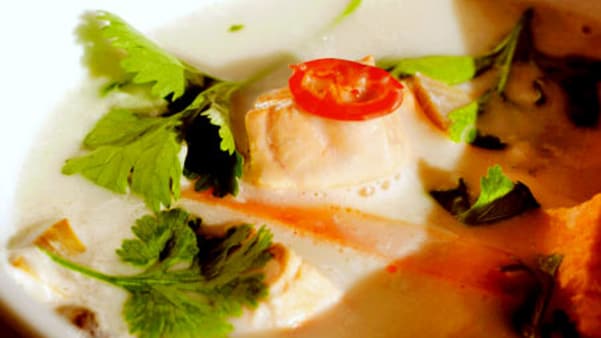 Thaisuppe med laks Thaisuppe med laks