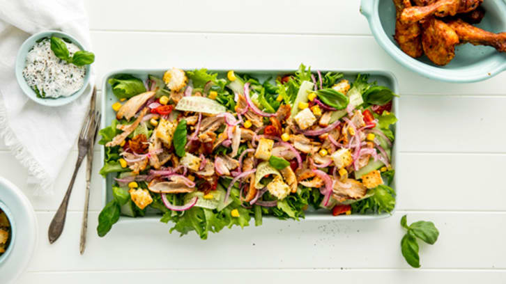 Kyllingsalat med hjemmelagde krutonger