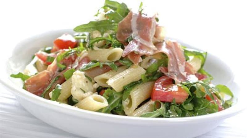 Pastasalat med spekeskinke