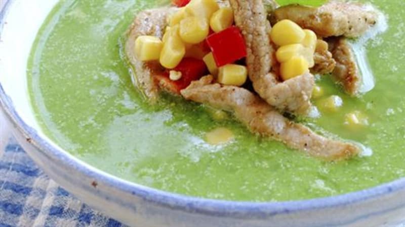 Grønn suppe med svinekjøtt