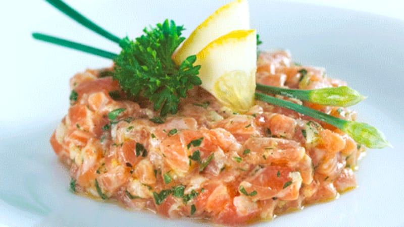 Laksetartar Gremolata