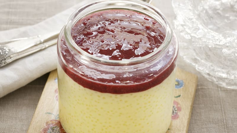 Sagopudding med syltede appelsiner og plommer