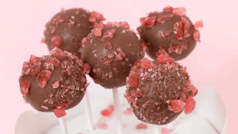 Bringebær cake pops
