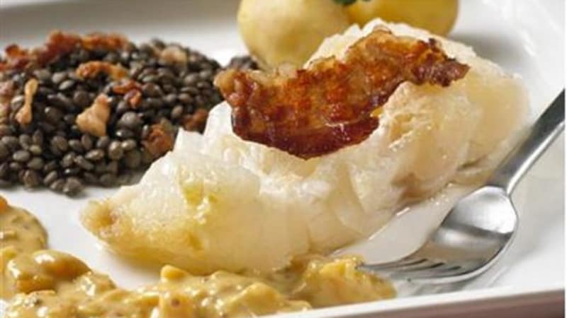 Lutefisk med grønne linser og sennepssaus