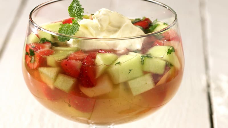 Kald dessertsuppe med limekrem