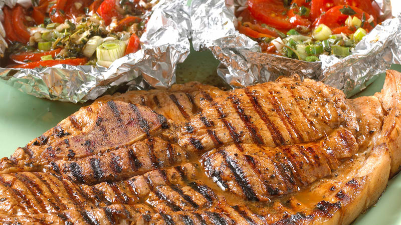 Flintstek med grillet tomatsalat