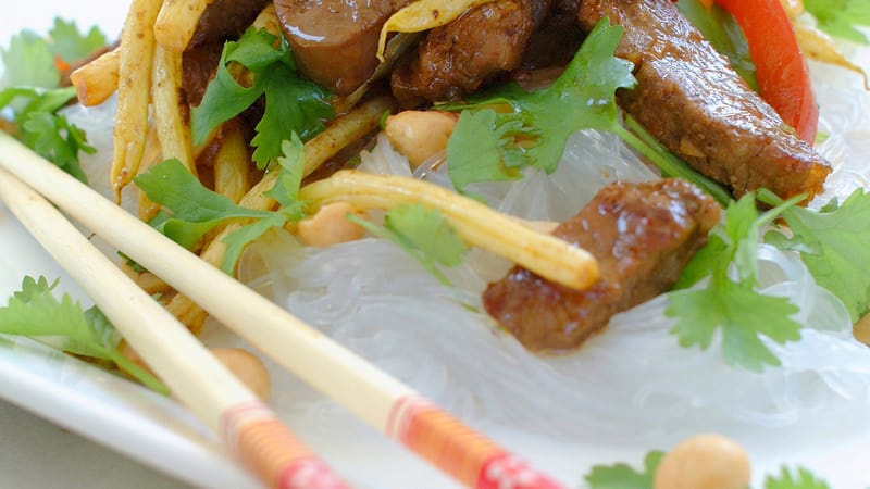 Thailandsk nudelsalat m/lammefilet