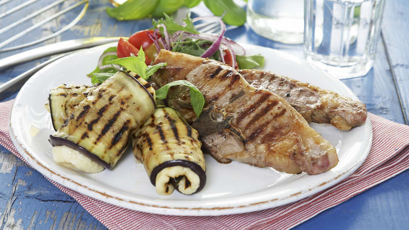 Lammekoteletter med halloumi og aubergineruller
