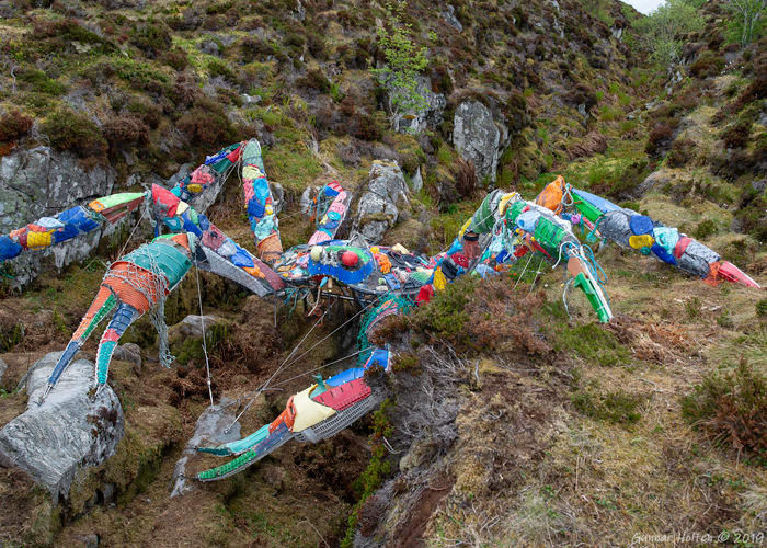 Lagde skulptur av plastsøppel