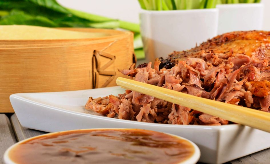 Crispy duck med hoisinsaus og pannekaker Crispy duck med hoisinsaus og pannekaker