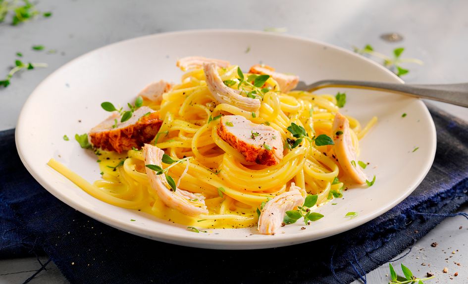 Kremet pasta med grillet kylling og hjemmelaget fløtesaus Kremet pasta med grillet kylling og hjemmelaget fløtesaus