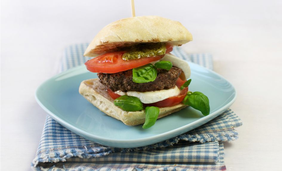 Burger med tomat og mozzarella Burger med tomat og mozzarella
