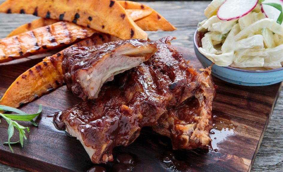 Spareribs med grillet søtpotet Spareribs med grillet søtpotet