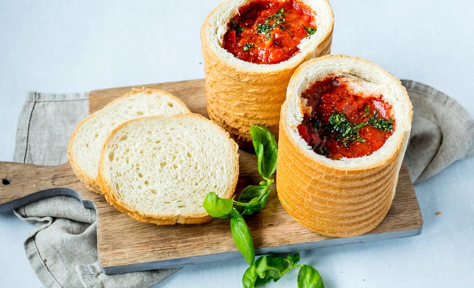 Hjemmelaget suppebrød med enkel tomatsuppe Hjemmelaget suppebrød med enkel tomatsuppe