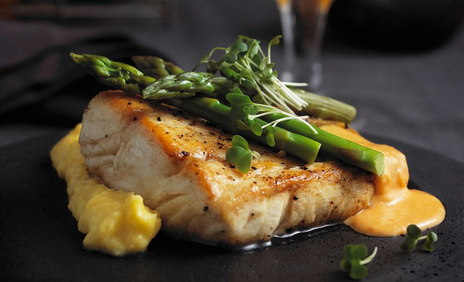 Kveitefilet med potetaioli og hummerhollandaise Kveitefilet med potetaioli og hummerhollandaise