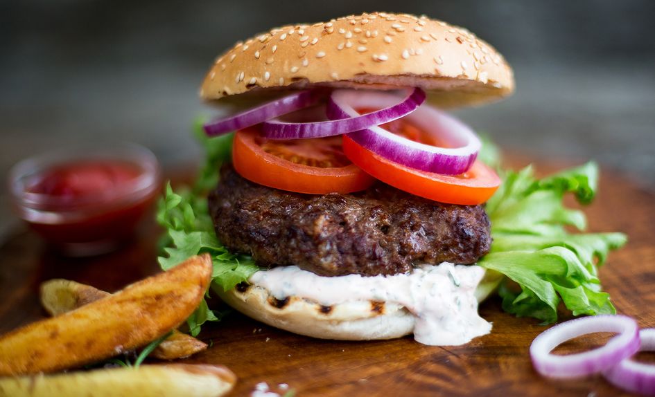 Cheeseburger med revet ost Cheeseburger med revet ost