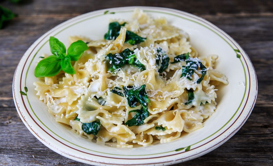 Pasta med ostesaus og spinat Pasta med ostesaus og spinat