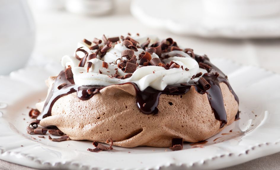 Sjokoladepavlova med vaniljekrem Sjokoladepavlova med vaniljekrem