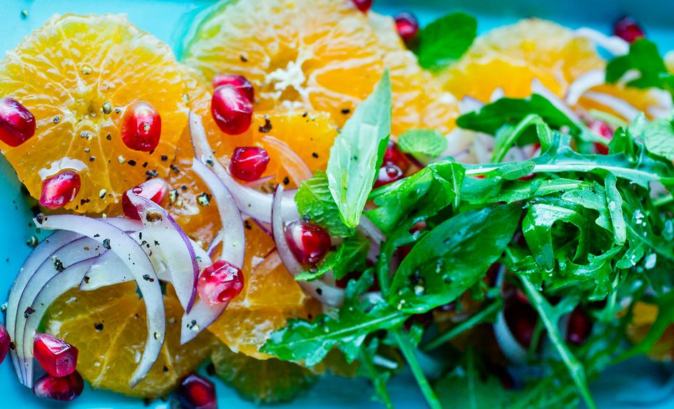Klementin- og rødløksalat Klementin- og rødløksalat