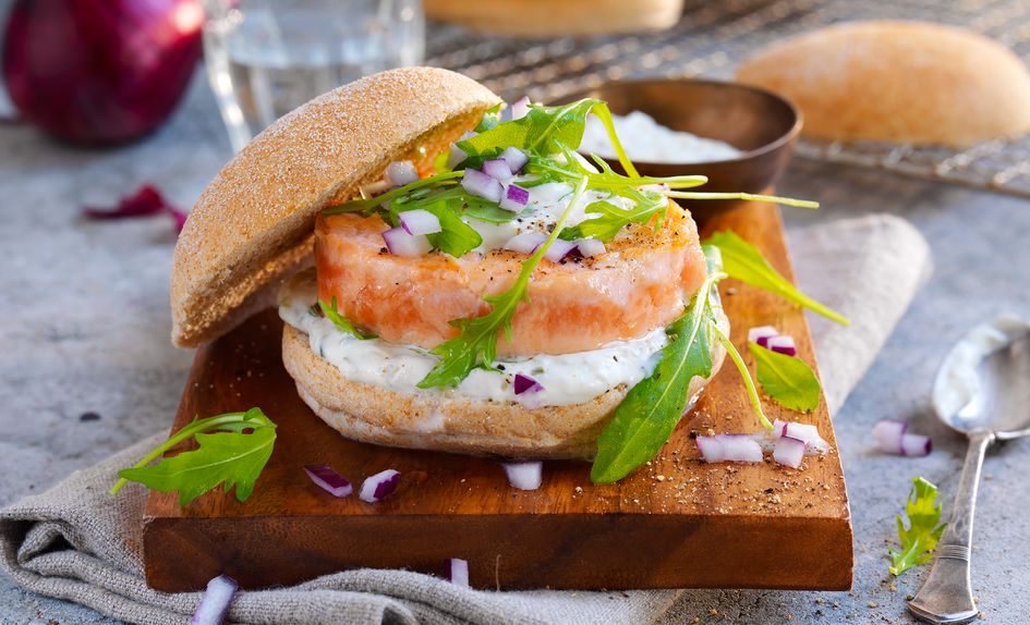 Lakseburger med tzatziki Lakseburger med tzatziki