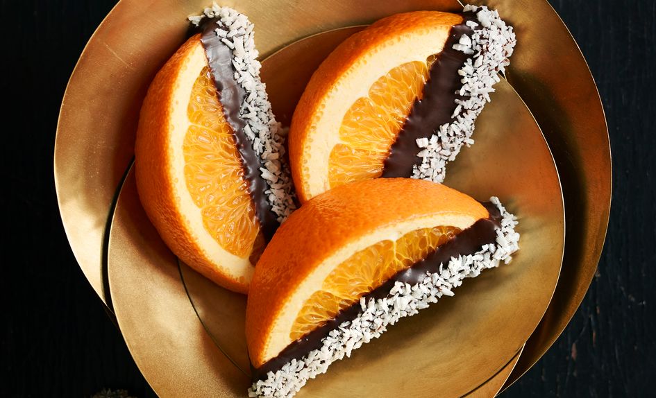 Appelsinbåter dyppet i sjokolade Appelsinbåter dyppet i sjokolade