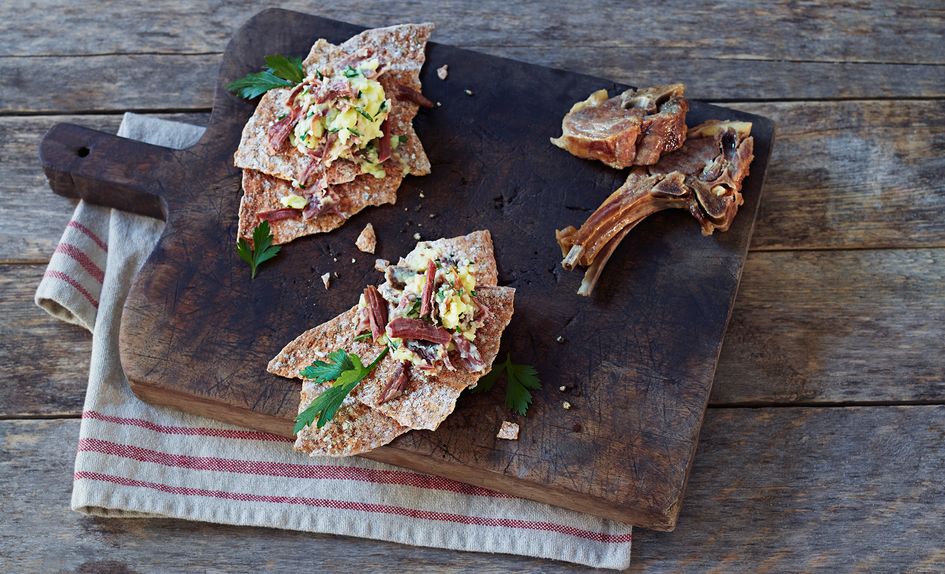 Potetmos med pinnekjøtt og flatbrød Potetmos med pinnekjøtt og flatbrød