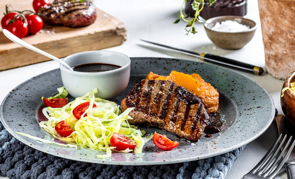 Grillet biff med søtpotetmos Grillet biff med søtpotetmos
