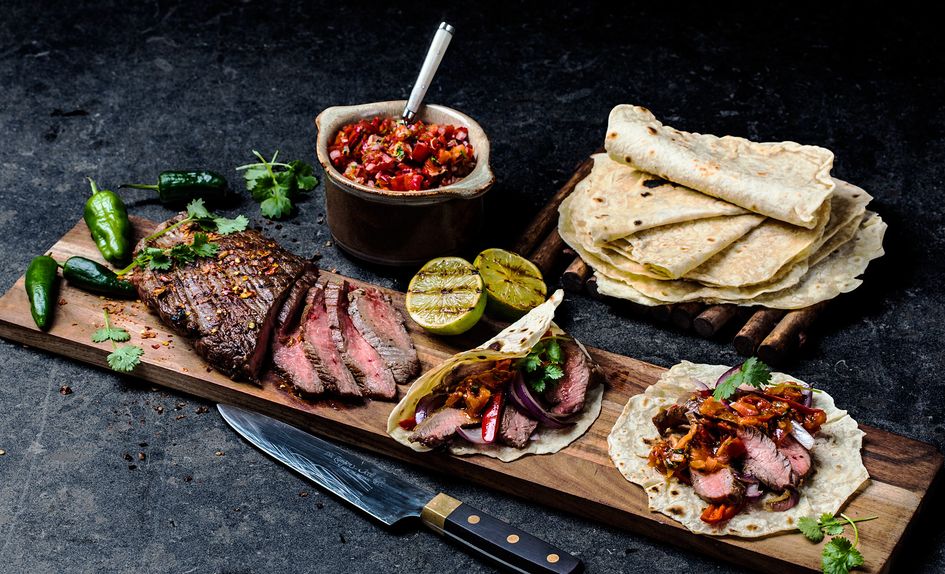 Fajitas med biff og frisk tomatsalsa Fajitas med biff og frisk tomatsalsa