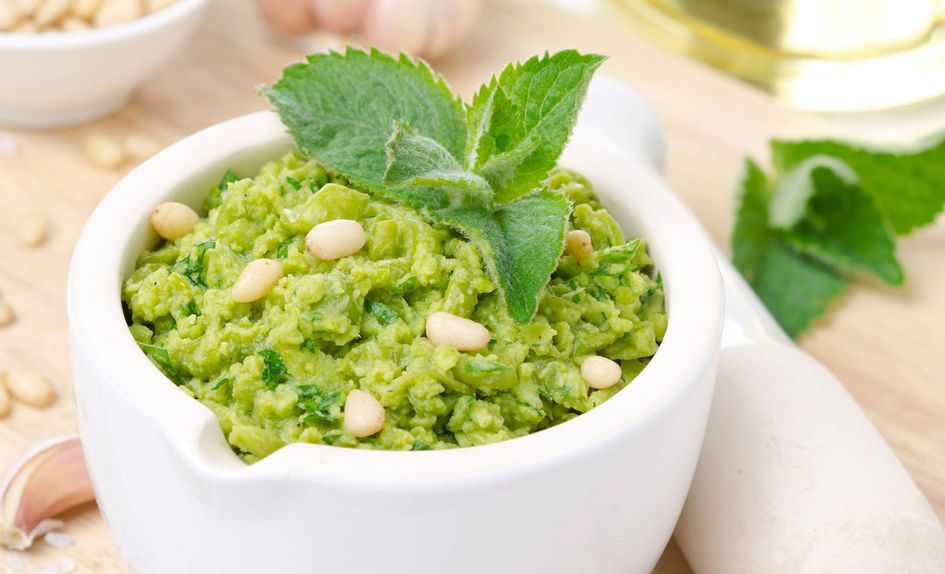 Mynte- og korianderpesto Mynte- og korianderpesto