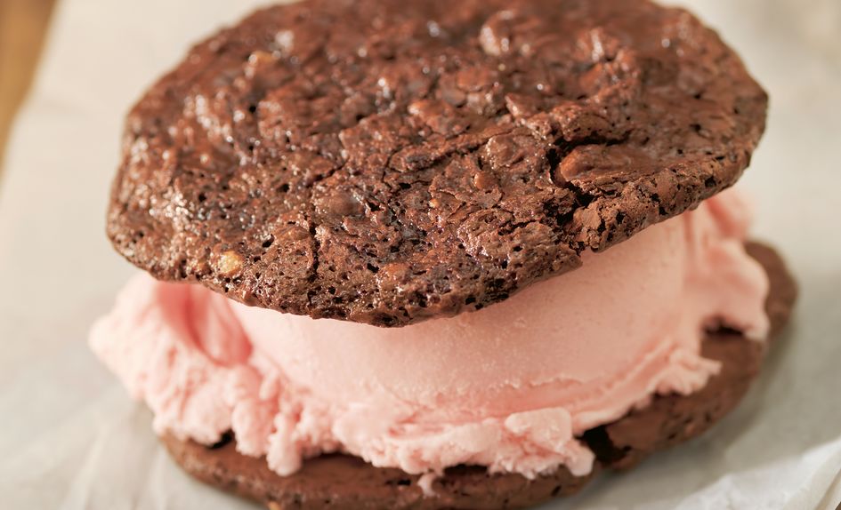 Sjokolade cookies med jordbæris Sjokolade cookies med jordbæris