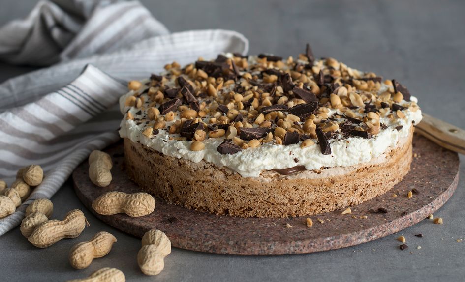 snickerskake snickerskake