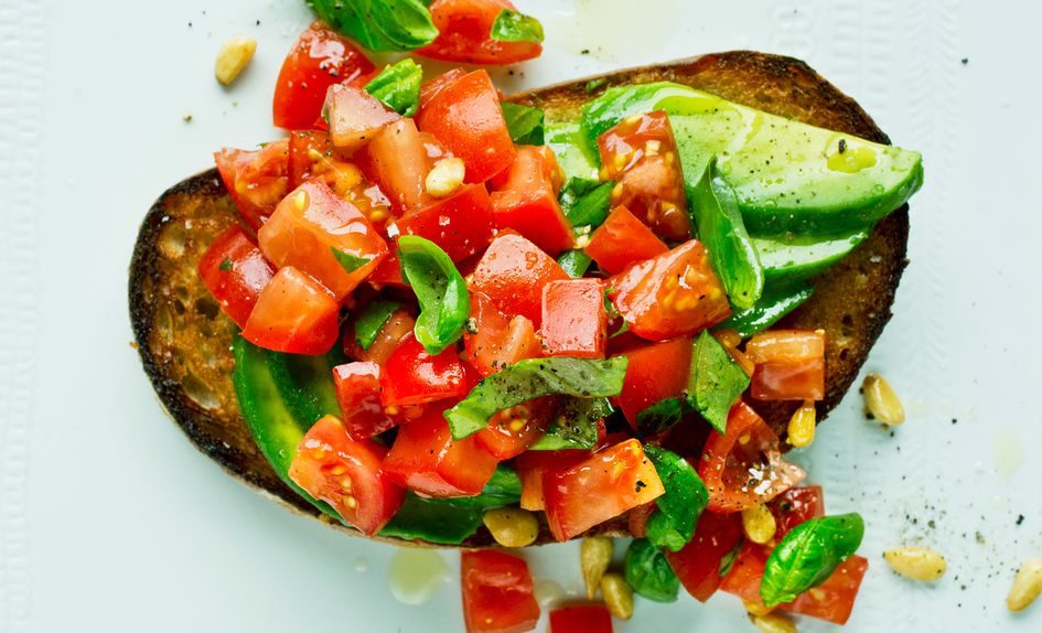 Bruschetta med avokado og tomat Bruschetta med avokado og tomat