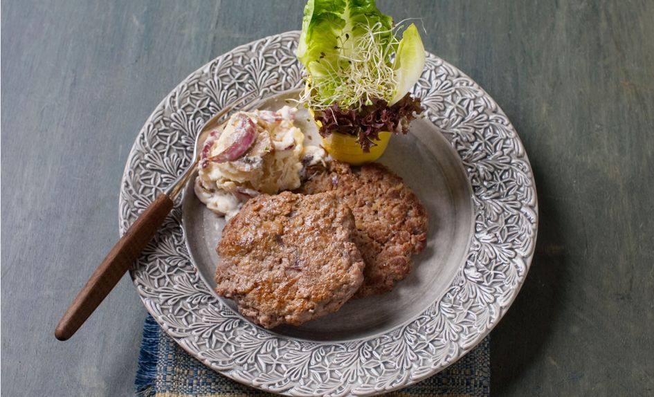 Hjemmelagde karbonader med potet og soppsalat Hjemmelagde karbonader med potet og soppsalat