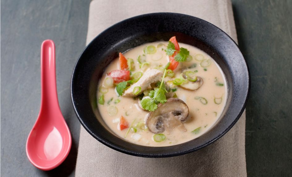 Kalkunsuppe med vårløk, kokosmelk og sjampinjong Kalkunsuppe med vårløk, kokosmelk og sjampinjong