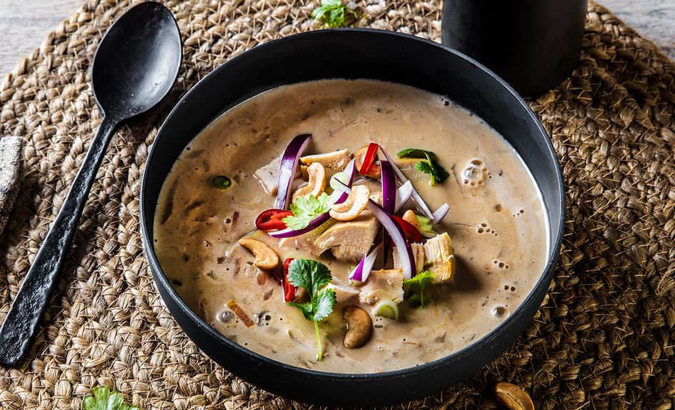 Kremet thaisuppe med kylling og cashewnøtter Kremet thaisuppe med kylling og cashewnøtter