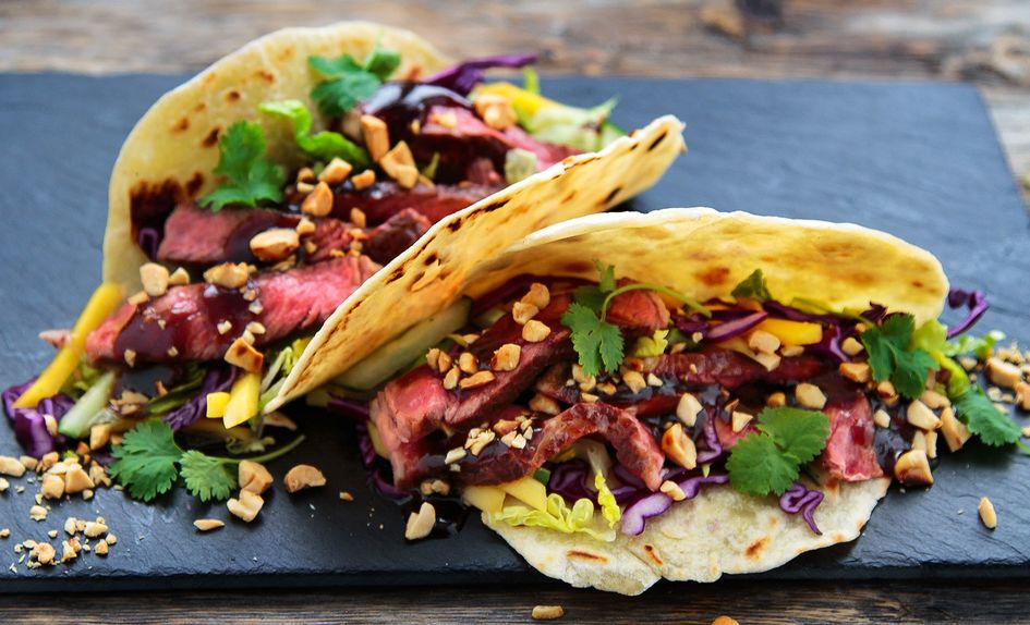 Grillet entrecôte med bbq saus og nygrillet tortilla Grillet entrecôte med bbq saus og nygrillet tortilla