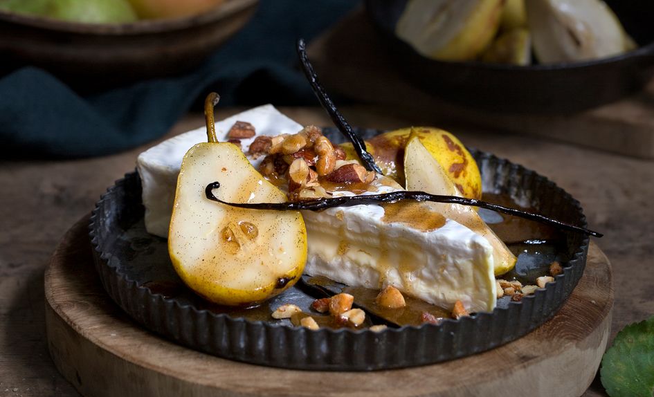 Brie med stekte pærer og nøttemix Brie med stekte pærer og nøttemix