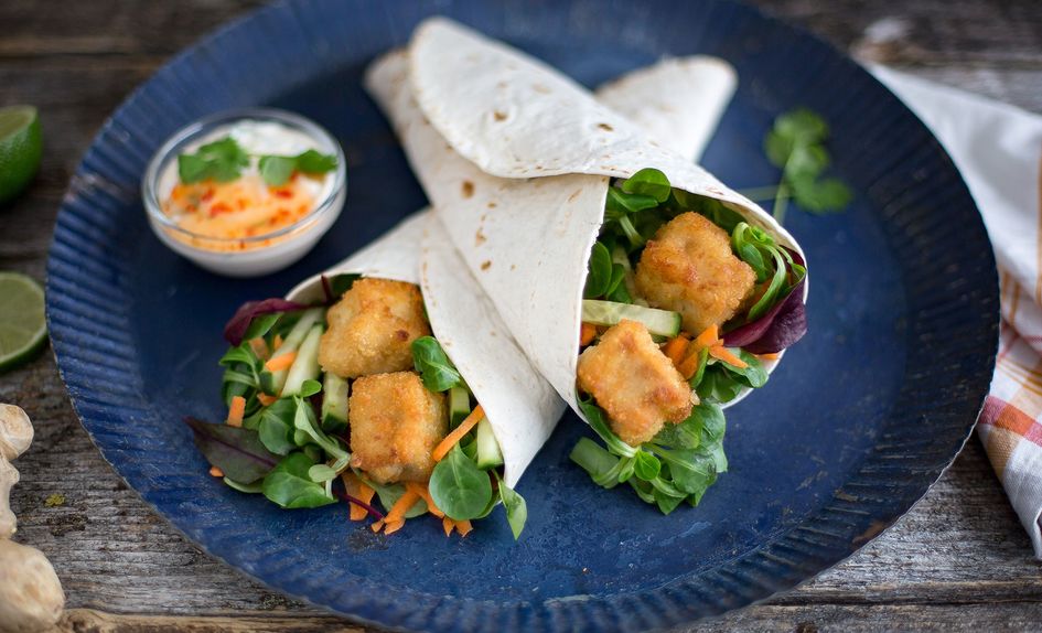 Wraps med torskenuggets og asiatisk dressing Wraps med torskenuggets og asiatisk dressing