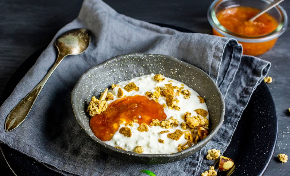 Cottage cheese med granola Cottage cheese med granola
