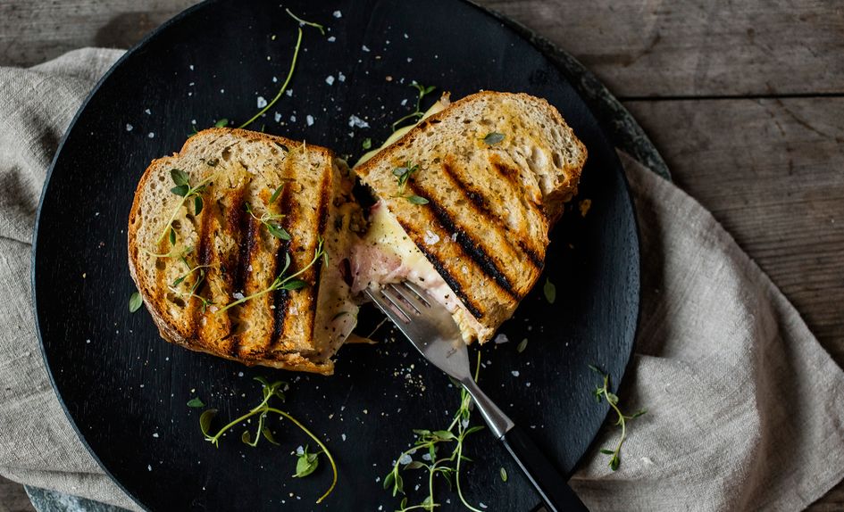 Ostesmørbrød med skinke Ostesmørbrød med skinke