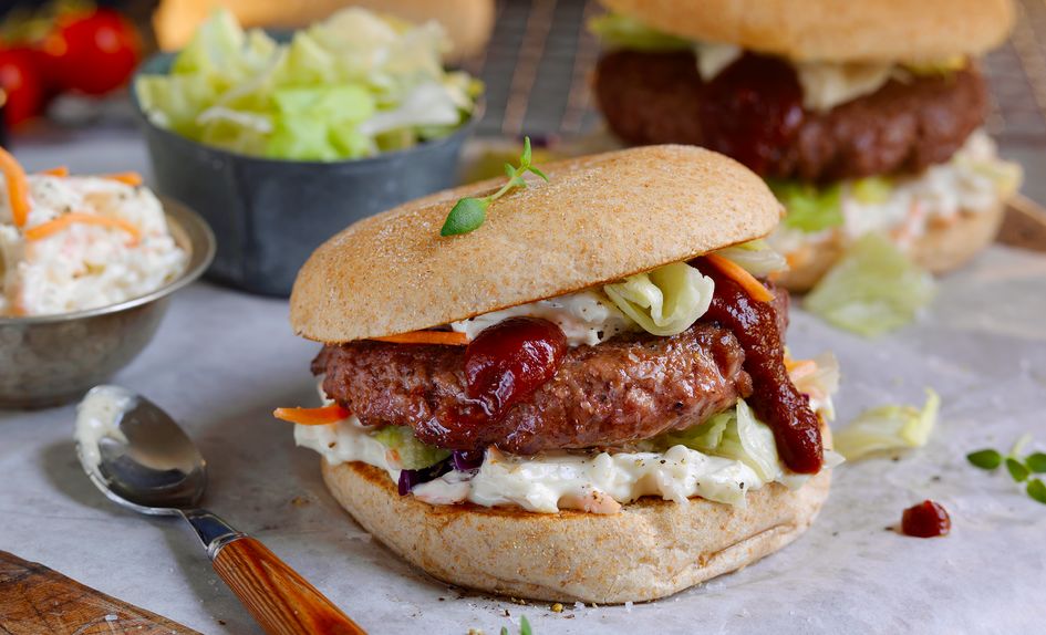 Hamburger med coleslaw Hamburger med coleslaw