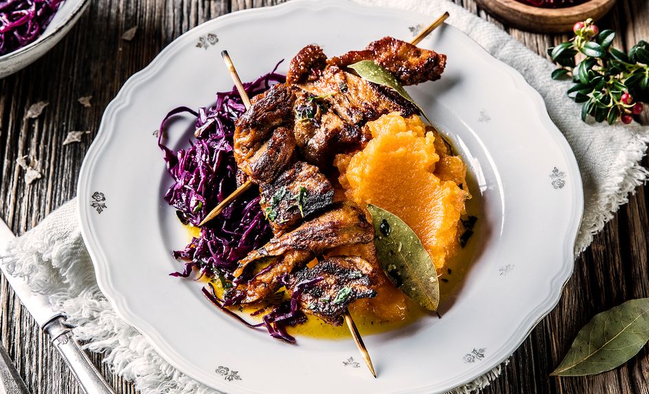 Pinne-Oumph! med kålrabistappe og mandelpoteter Pinne-Oumph! med kålrabistappe og mandelpoteter